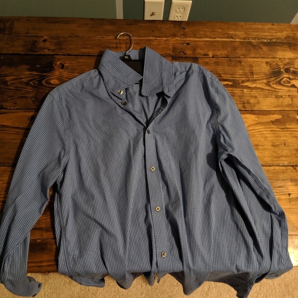Two Gap Dress Shirts both Large Slim - Picture 3 of 6